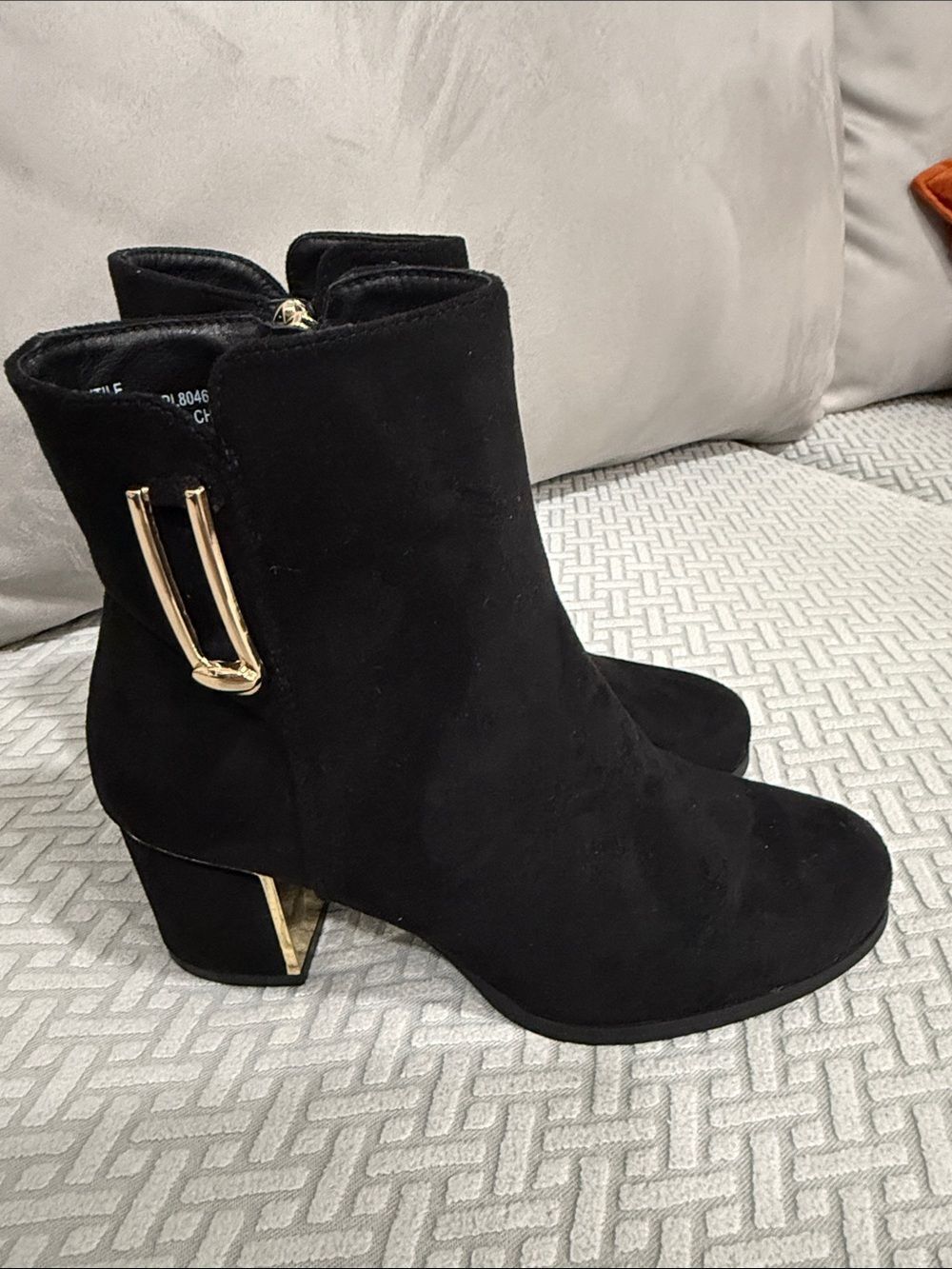12 Thompson Women's Black Ankle Stylish Boots with Gold Accent Luxury Size 6M